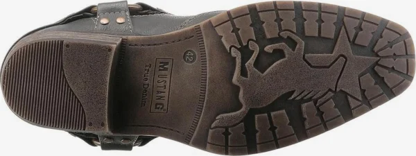 MUSTANG Boots 4