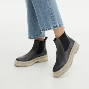 Karolina Kurkova Originals Chelsea Boots ‘Carla’ 13